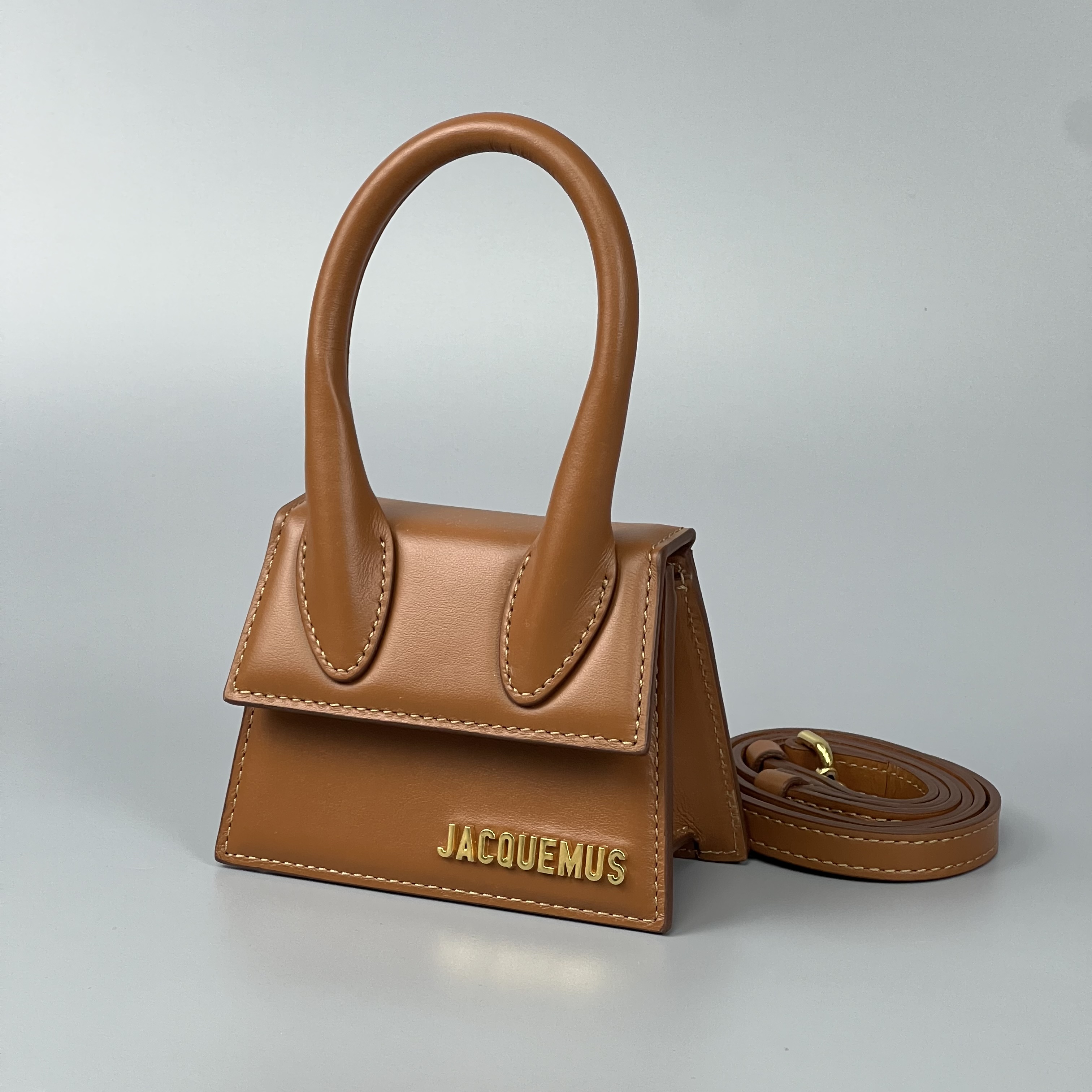 JACQUEMUS 213BA001 3072 811