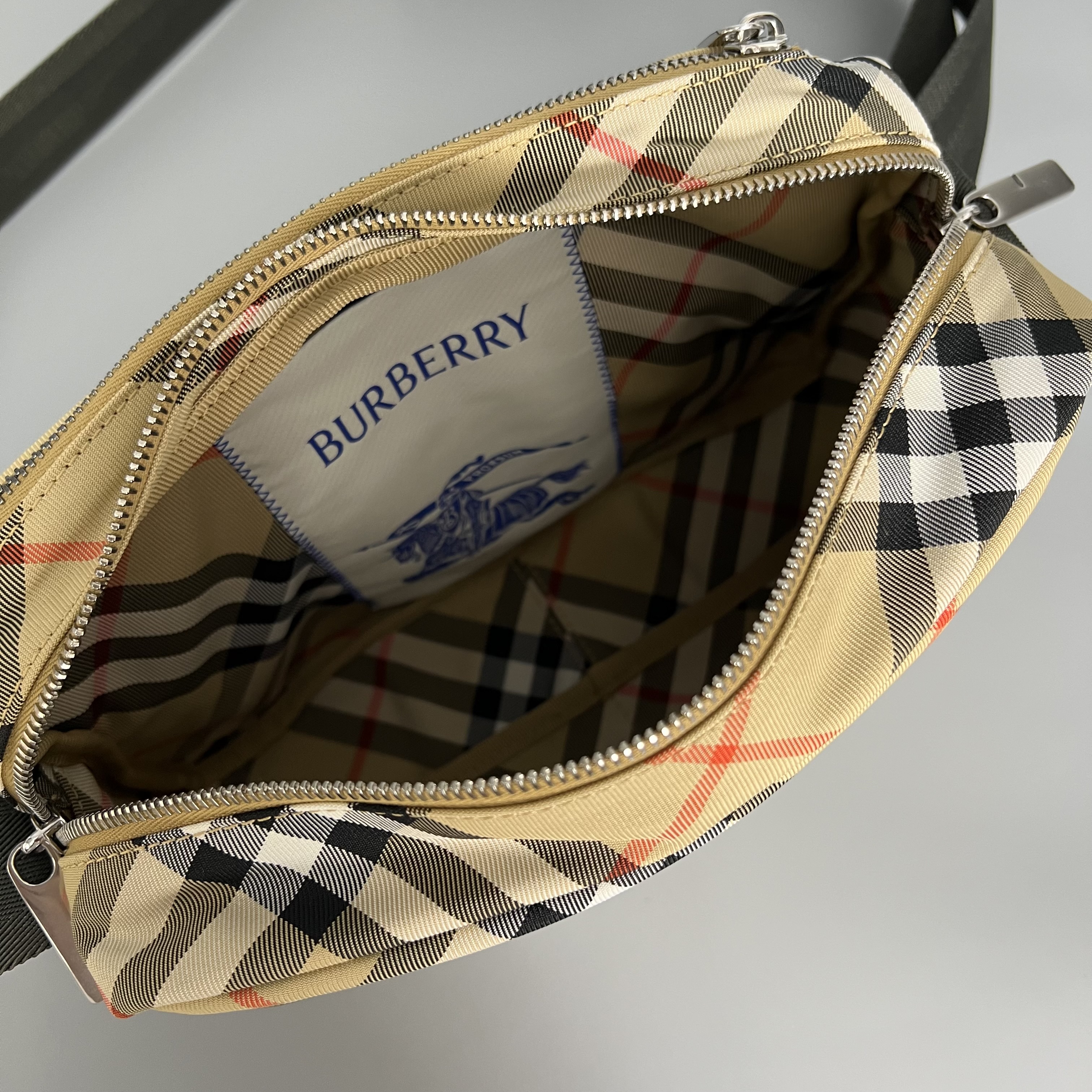 BURBERRY 8091320 A2021