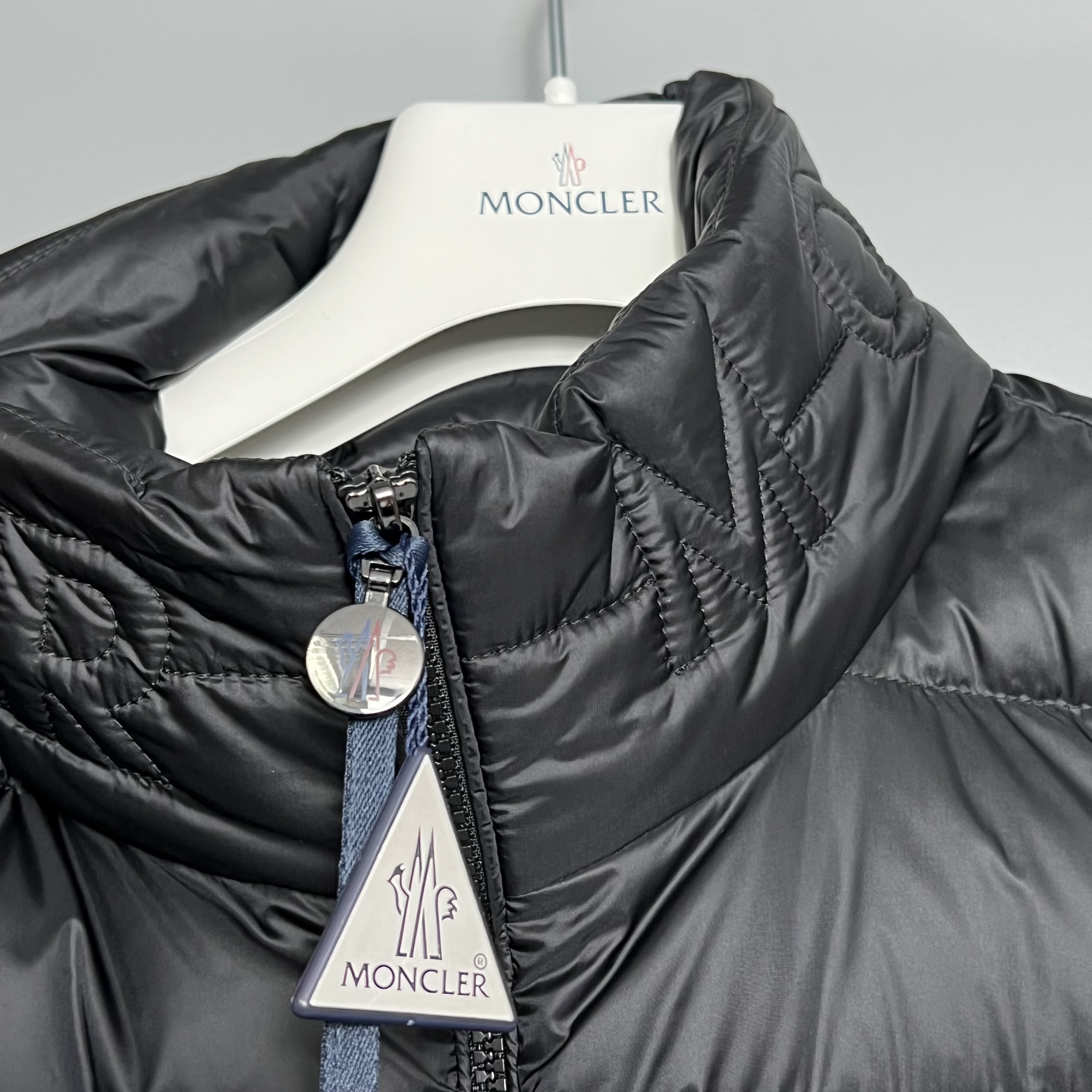 MONCLER 1A00003597YF 999