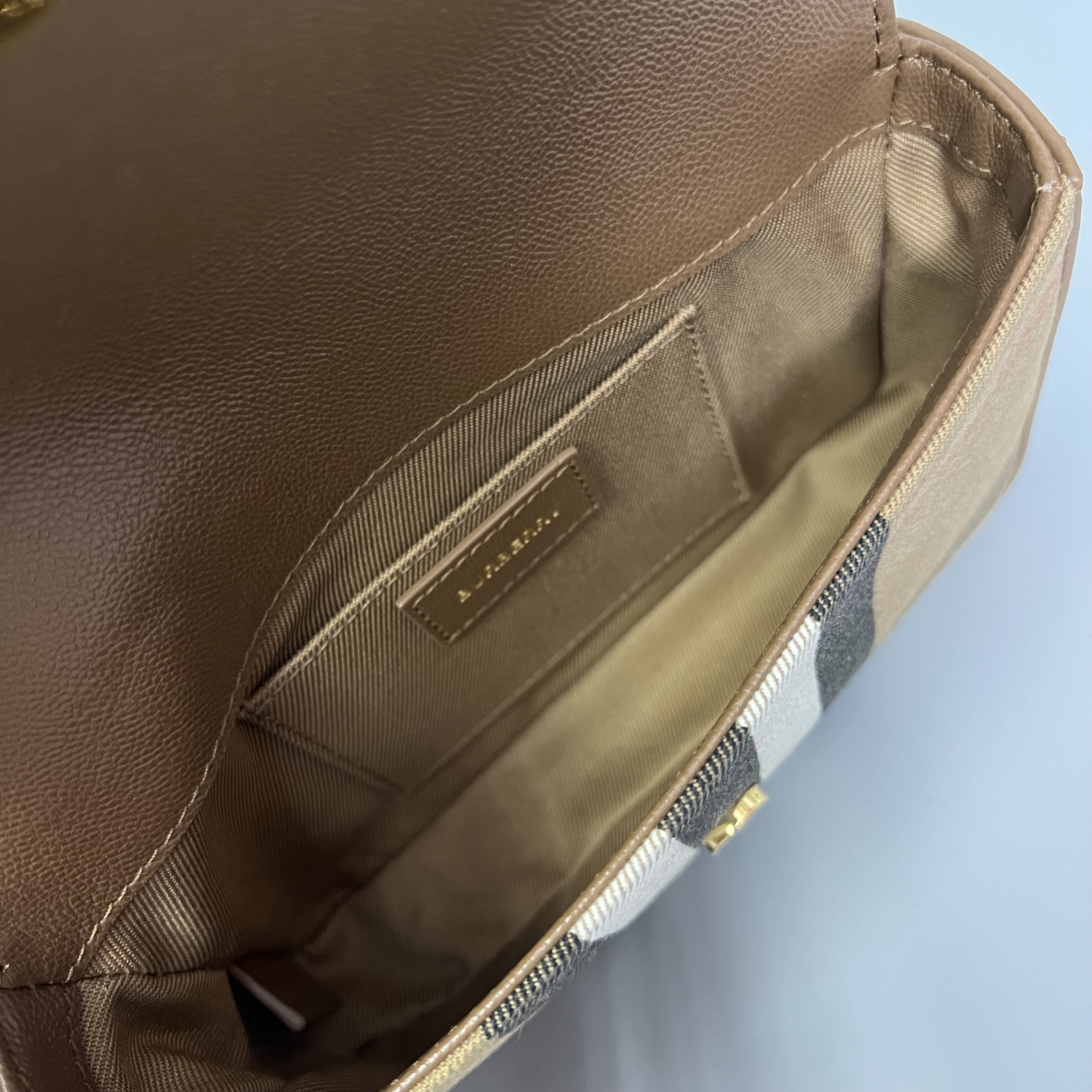 BURBERRY 8107270