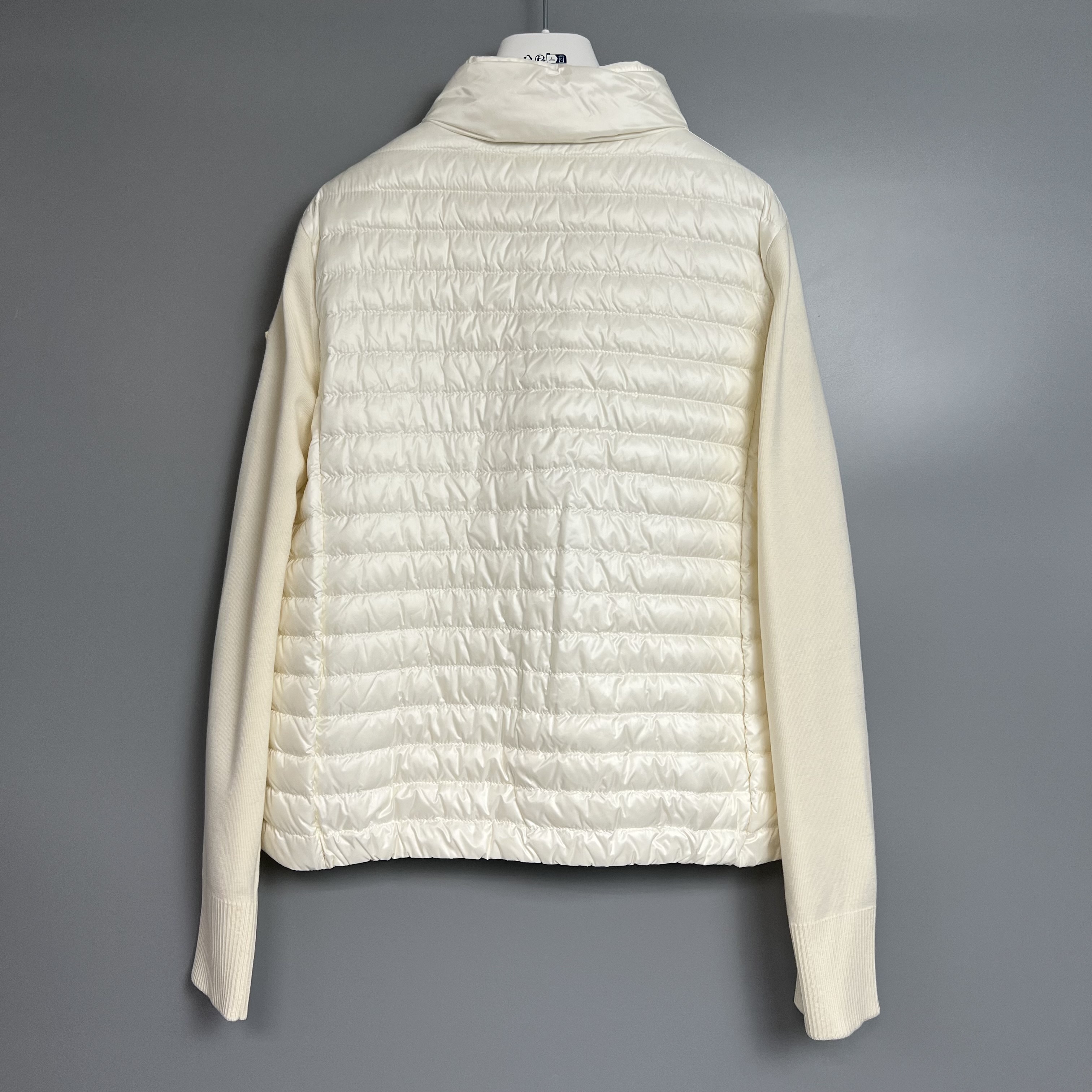 Moncler L1093 9B00032 M1131 030