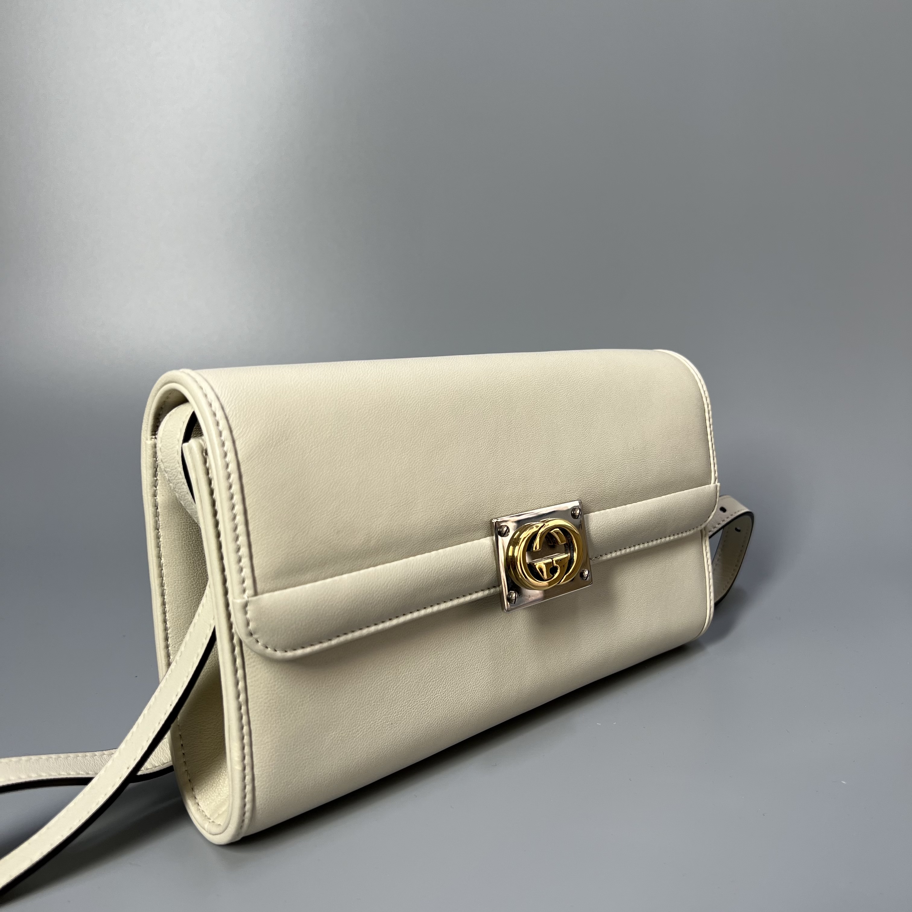 GUCCI 628521 1W10X 9022