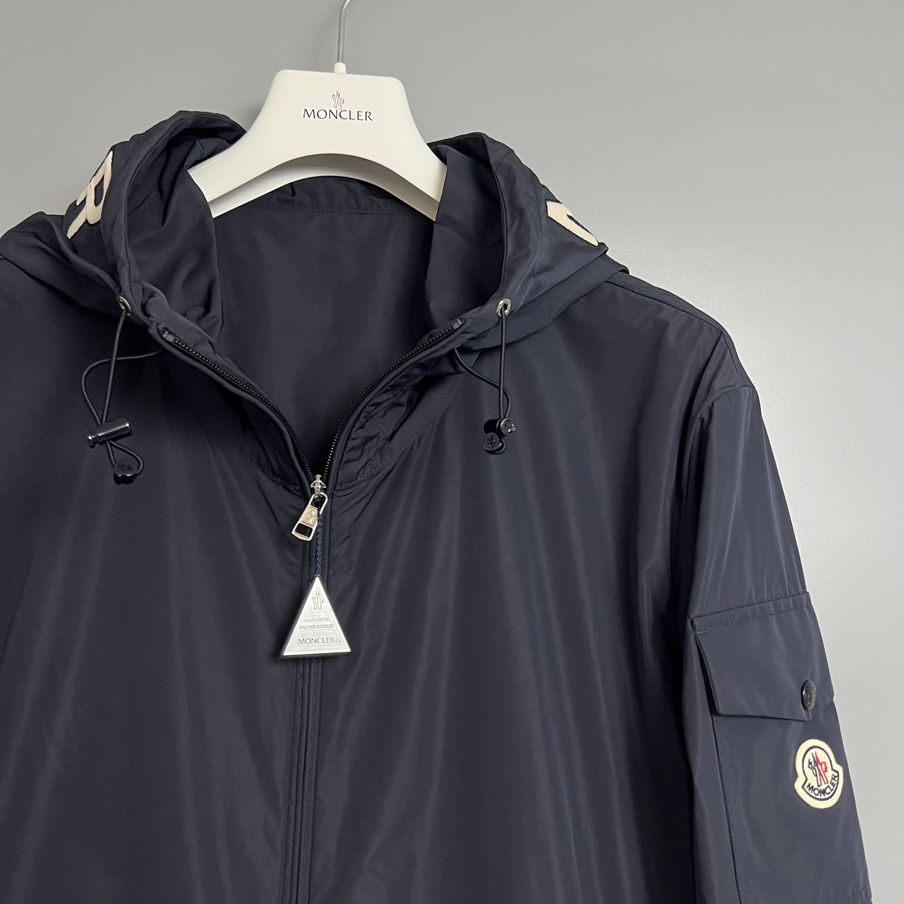Moncler L1091 1A00155 59876 74S
