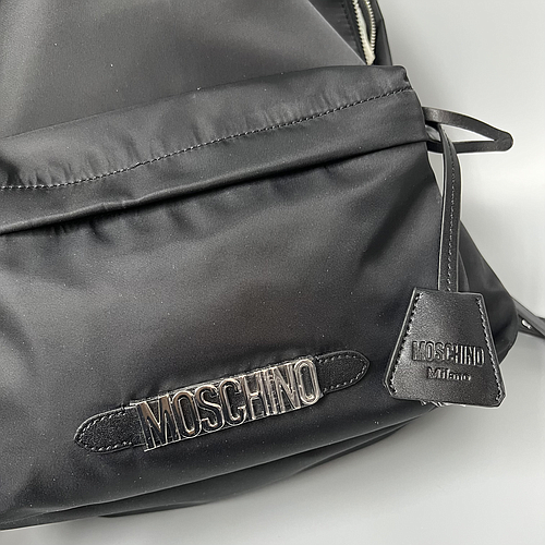 Moschino 7605 8202 2555