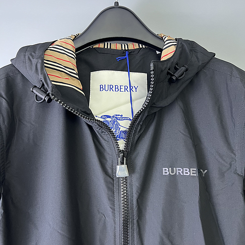 BURBERRY 8121520