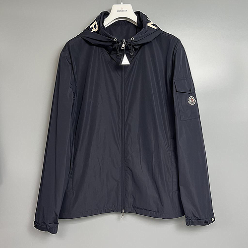 Moncler L1091 1A00155 59876 74S
